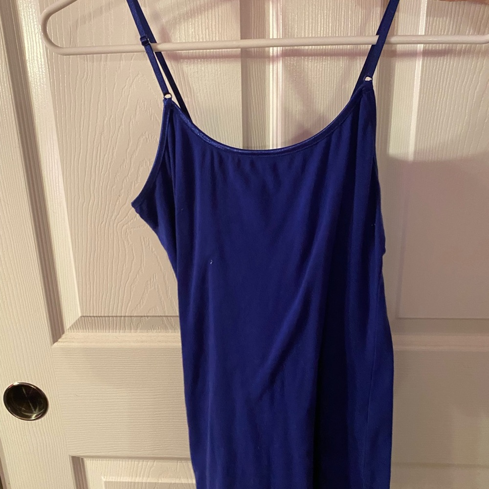 Blue spaghetti strap fitting shirt